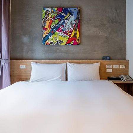Check Inn Express Taichung Yizhong Exterior photo