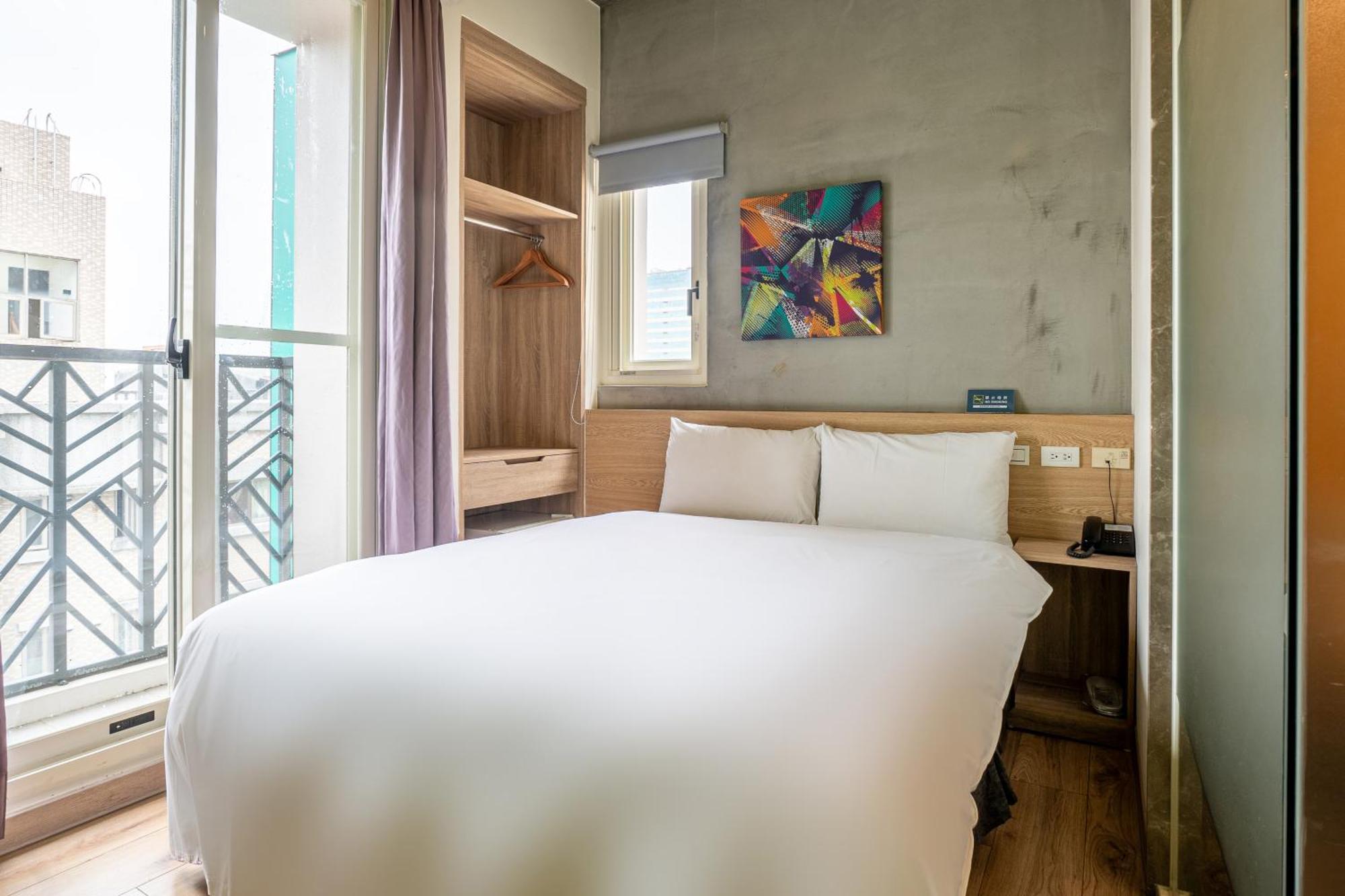 Check Inn Express Taichung Yizhong Exterior photo
