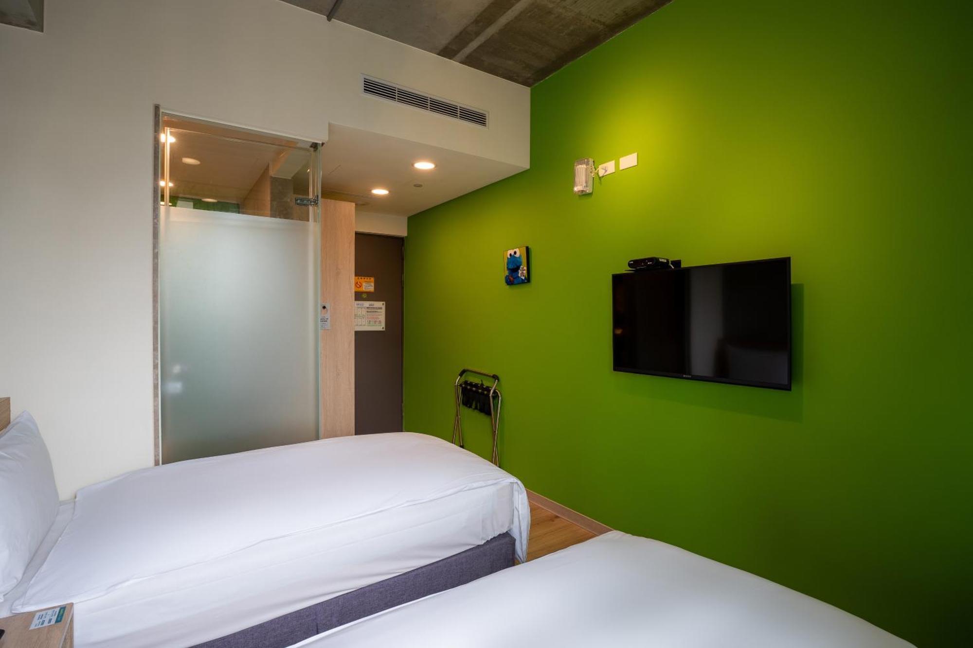 Check Inn Express Taichung Yizhong Exterior photo