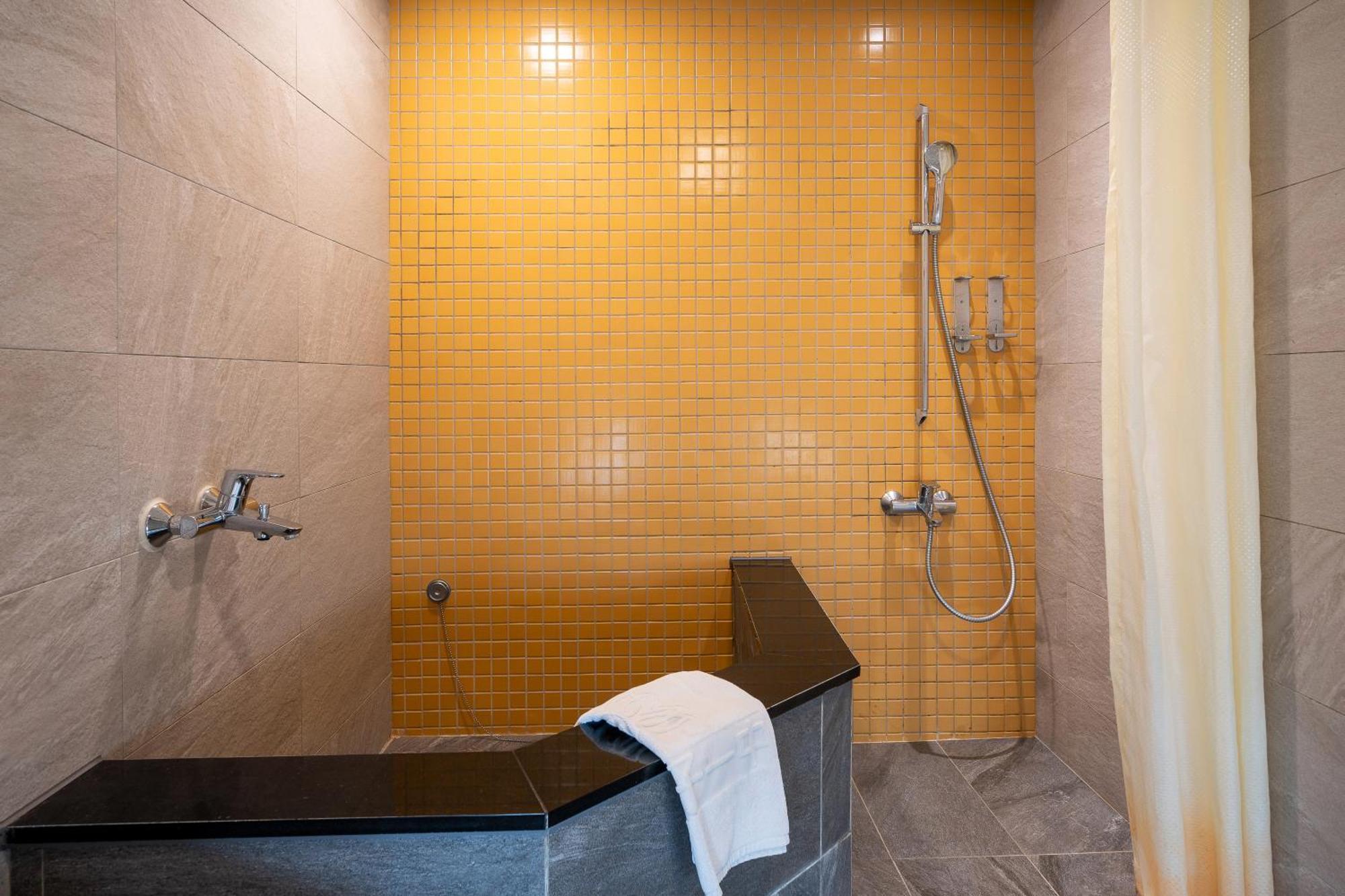 Check Inn Express Taichung Yizhong Exterior photo